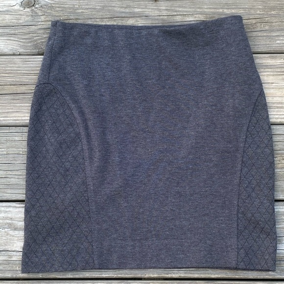 SimplyVera Vera Wang charcoal Gray stretch skirt - Picture 2 of 7